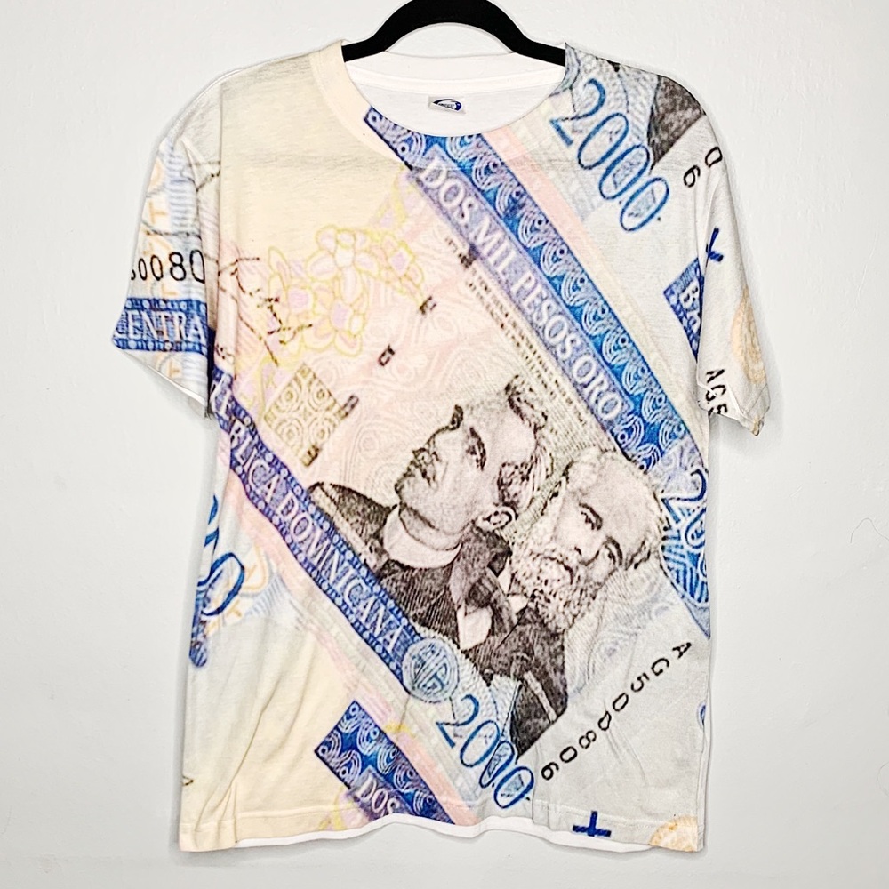 All over print “pesos” t shirt
